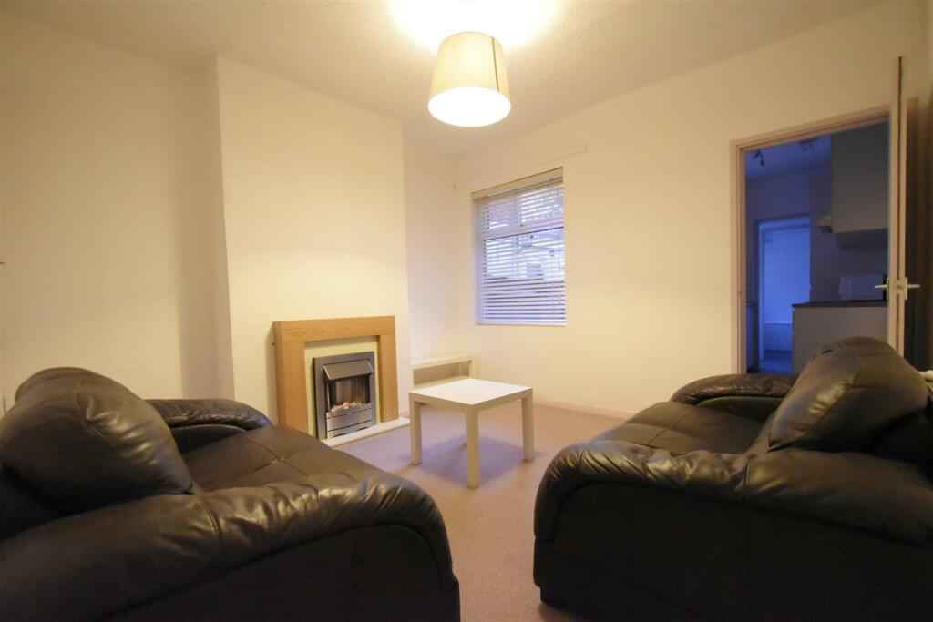 3 Bedroom Apartment, 121 Westminster Road, Selly Oak, Birmingham B29 7RN - Birmingham, England, United Kingdom - Common Area