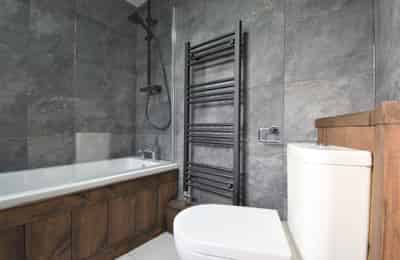 3 Bedroom 1 Bathroom Apartment - Bathroom?w=400&h=260&fit=crop&q=40&auto=format&trim=auto
