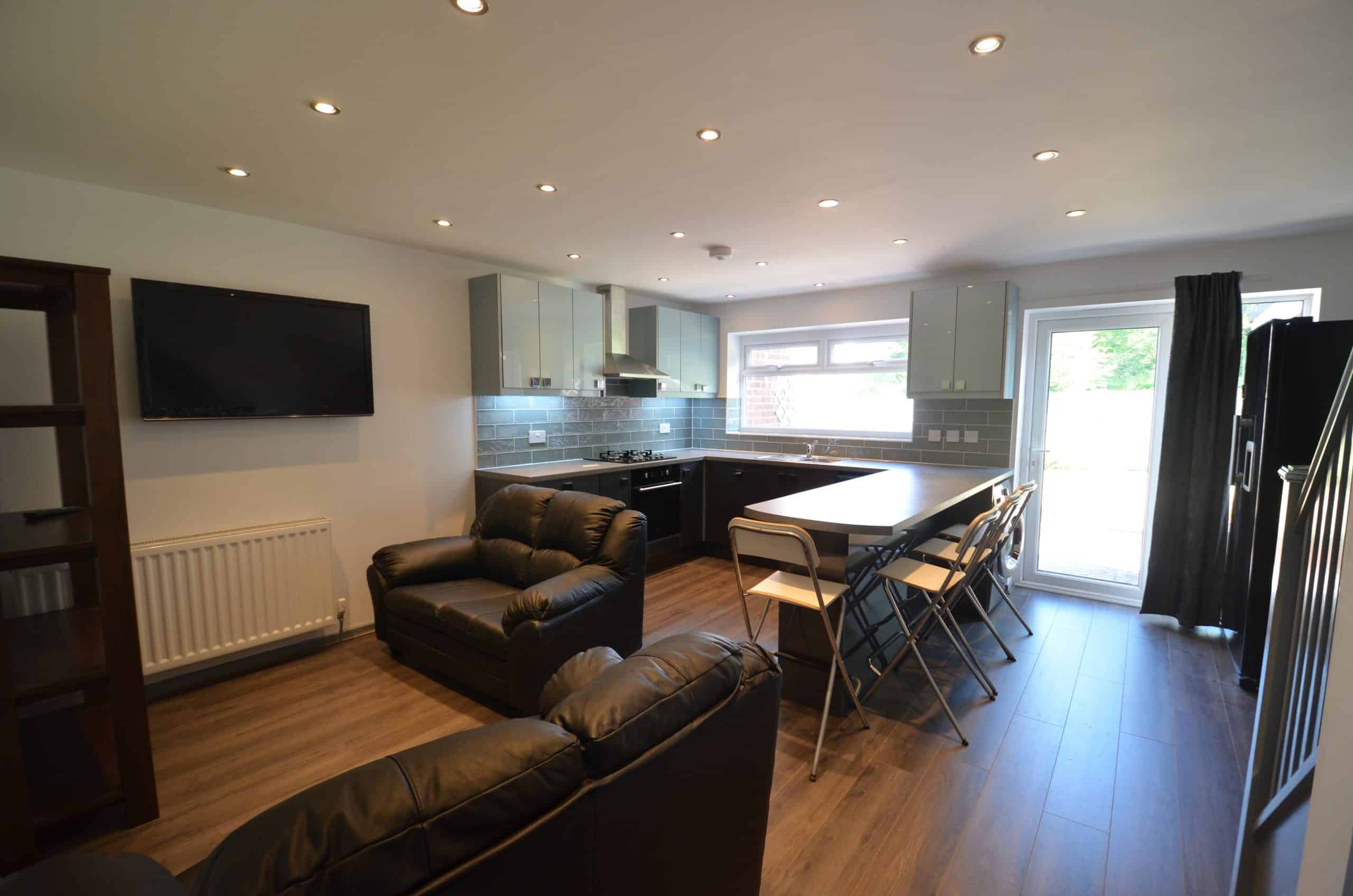 4 Bedroom Apartment, 12 Fair Green Way, Selly Oak, Birmingham B29 6EW - Birmingham, England, United Kingdom - Common Area