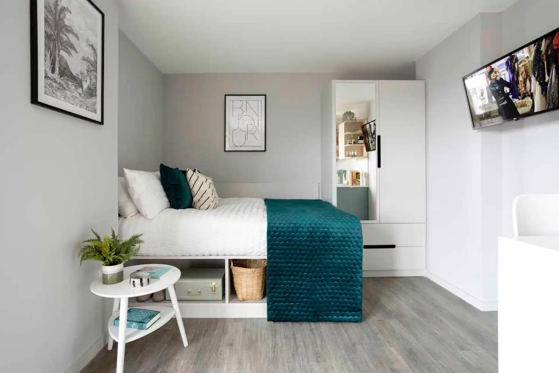 Amenities?w=400&h=260&fit=crop&q=40&auto=format&trim=auto