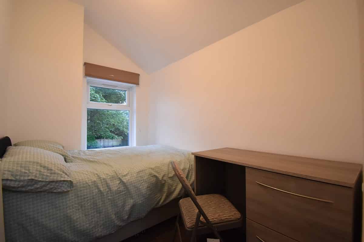 Common Area?w=400&h=260&fit=crop&q=40&auto=format&trim=auto