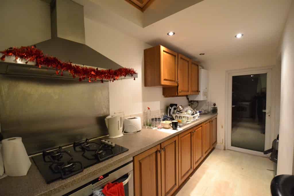 Common Area?w=400&h=260&fit=crop&q=40&auto=format&trim=auto