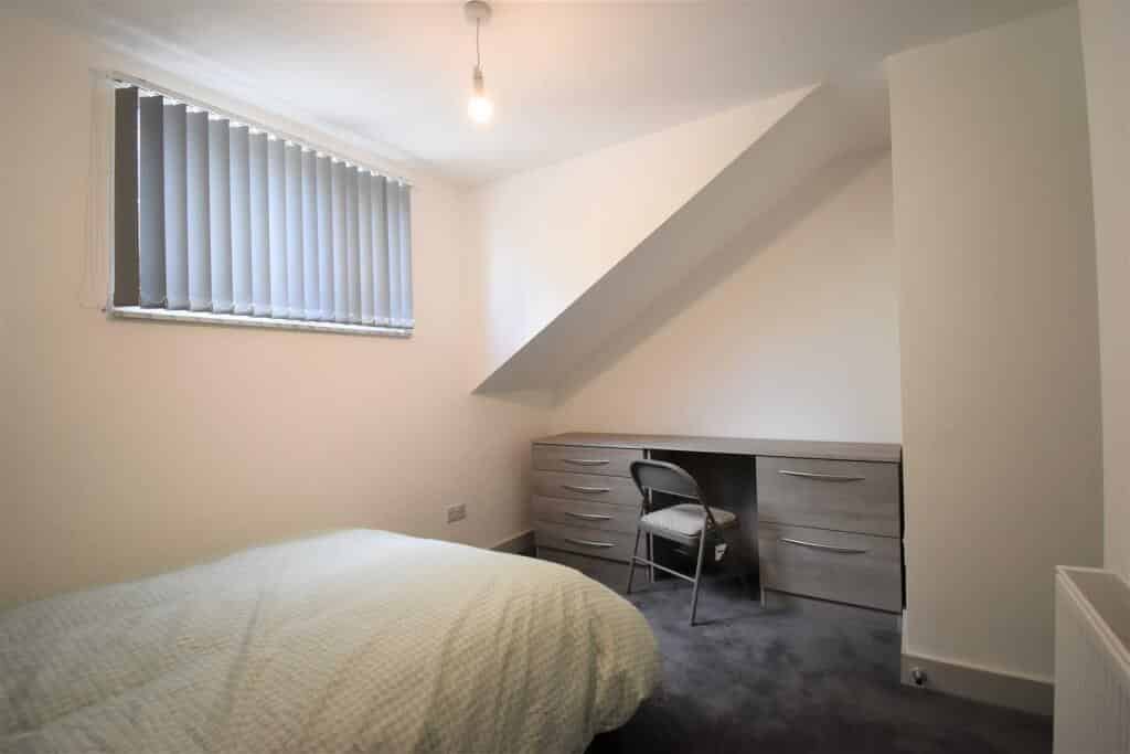 Common Area?w=400&h=260&fit=crop&q=40&auto=format&trim=auto