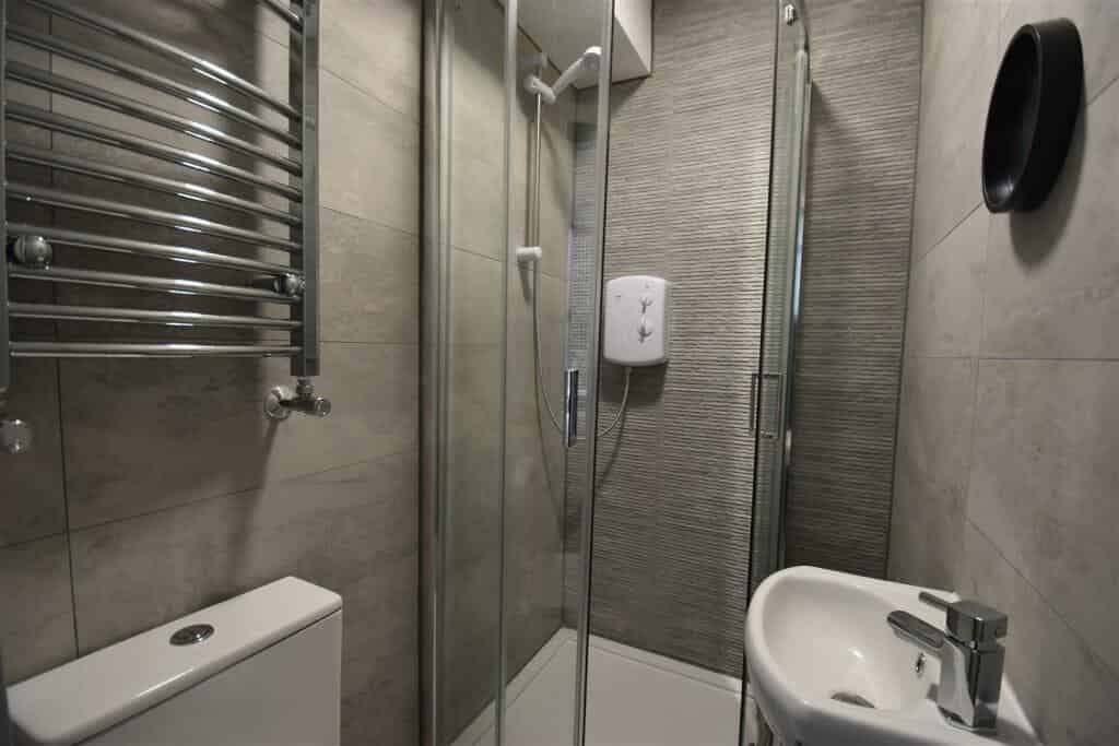 Common Area?w=400&h=260&fit=crop&q=40&auto=format&trim=auto