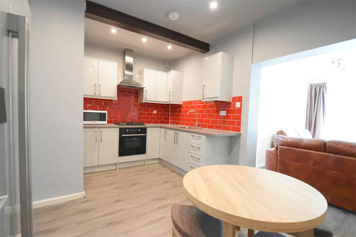 Common Area?w=400&h=260&fit=crop&q=40&auto=format&trim=auto