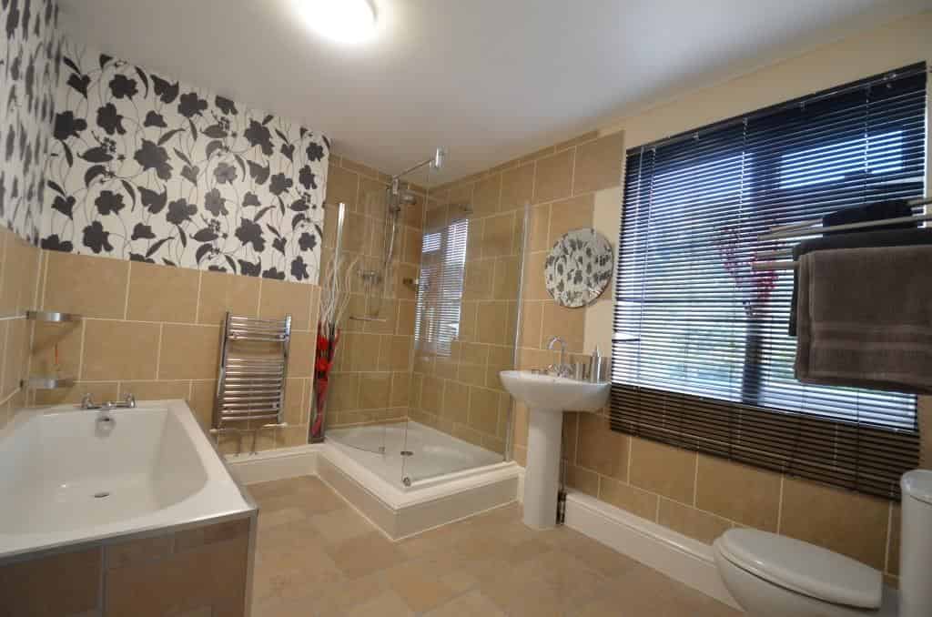 Exterior?w=400&h=260&fit=crop&q=40&auto=format&trim=auto