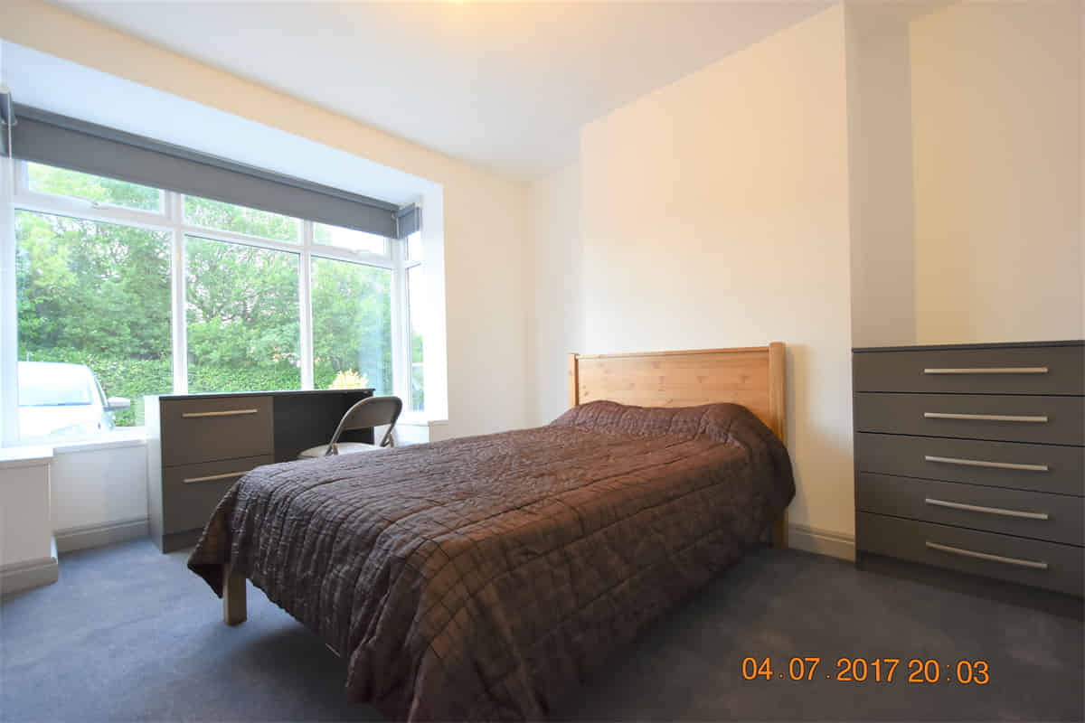 Common Area?w=400&h=260&fit=crop&q=40&auto=format&trim=auto