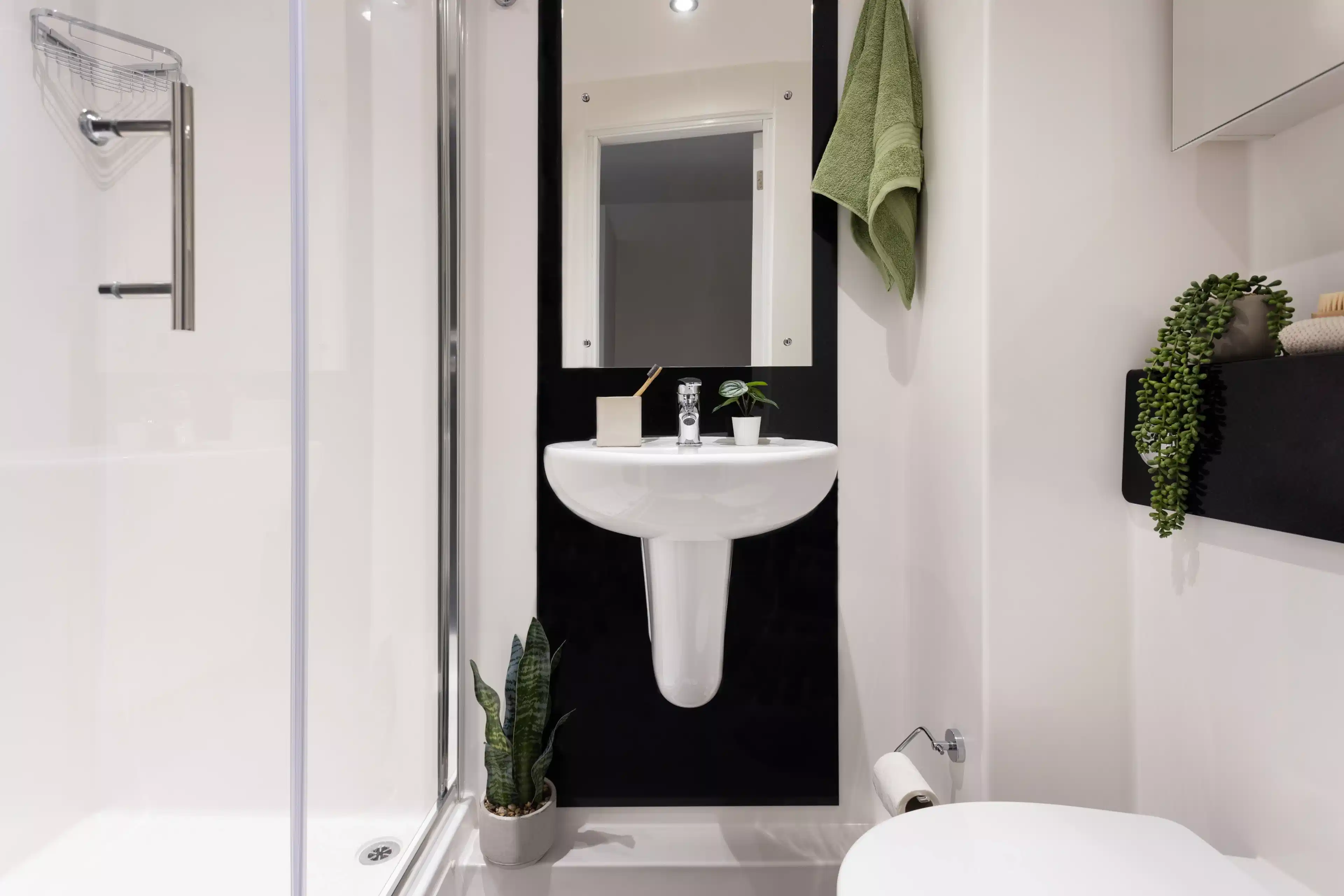 Common Area?w=400&h=260&fit=crop&q=40&auto=format&trim=auto