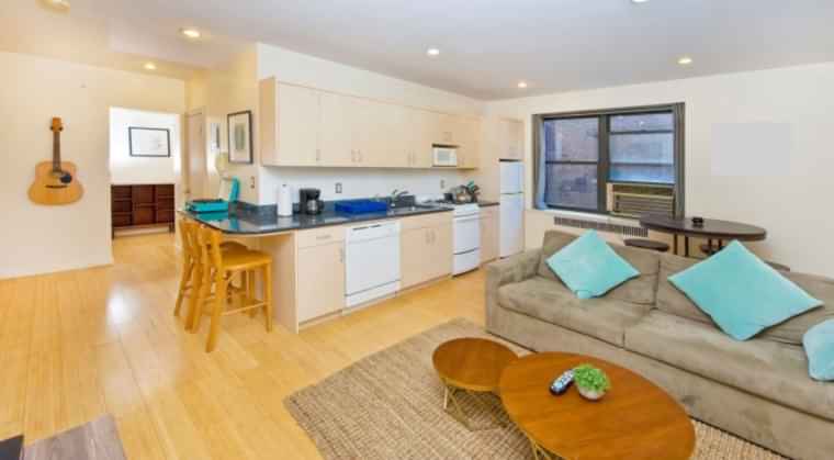 Room?w=400&h=260&fit=crop&q=40&auto=format&trim=auto