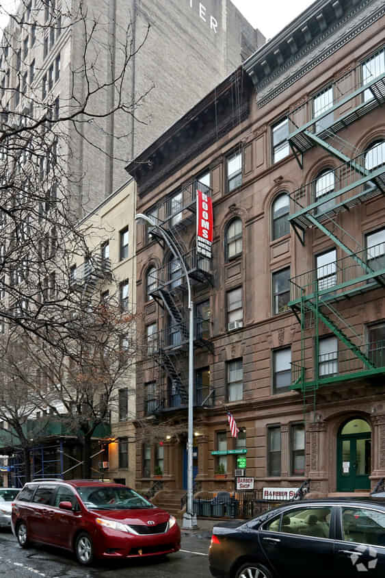 Bedroom?w=400&h=260&fit=crop&q=40&auto=format&trim=auto