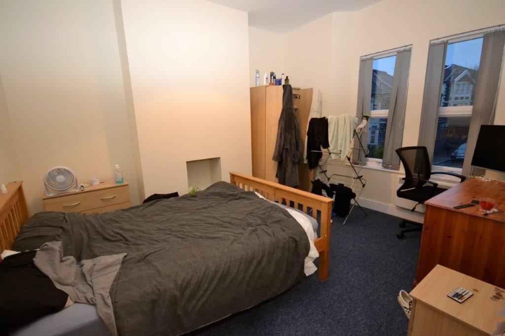 Gloucester Road, Bristol - Bristol, England, United Kingdom - 6 Bedroom 1 Bathroom Apartment - Bedroom