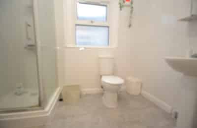 Common Area?w=400&h=260&fit=crop&q=40&auto=format&trim=auto