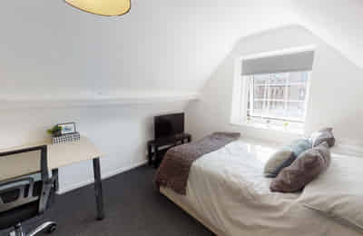 11 Bedroom Apartment - Bathroom?w=400&h=260&fit=crop&q=40&auto=format&trim=auto