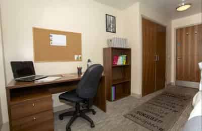 5 Bedroom 2 Bathroom Apartment - Bedroom?w=400&h=260&fit=crop&q=40&auto=format&trim=auto