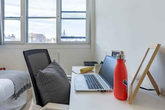 Common Area?w=400&h=260&fit=crop&q=40&auto=format&trim=auto