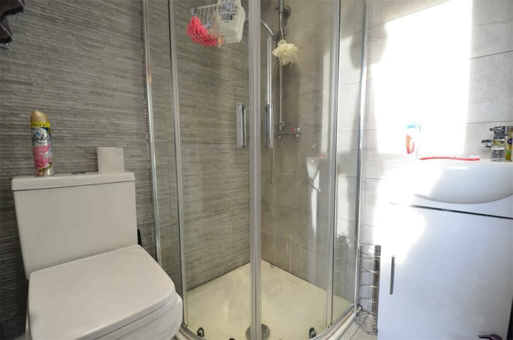 Floor Plan?w=400&h=260&fit=crop&q=40&auto=format&trim=auto