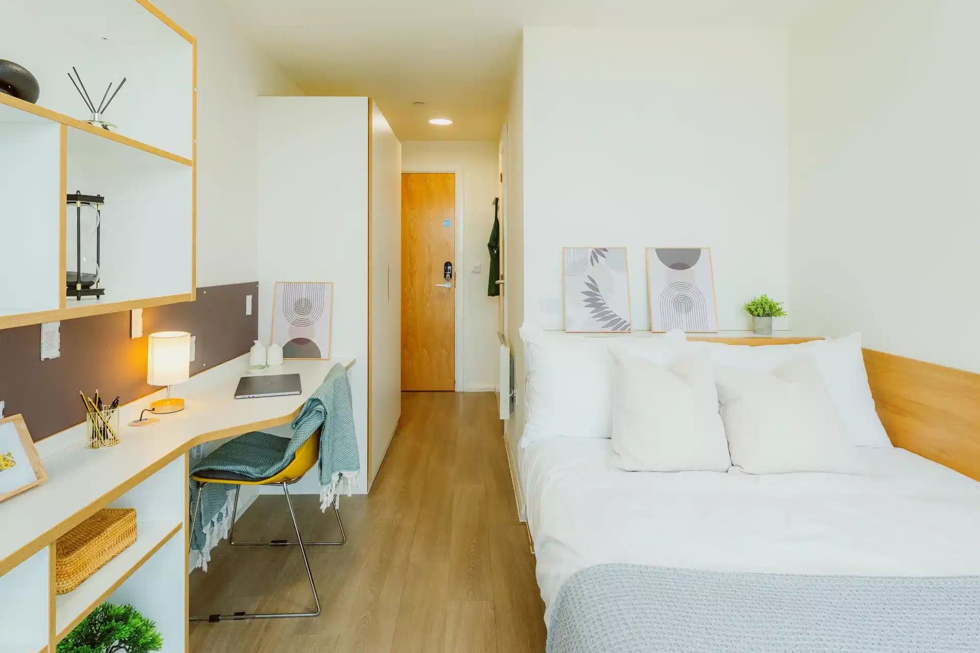 Bronze En Suite (Compact Cluster)