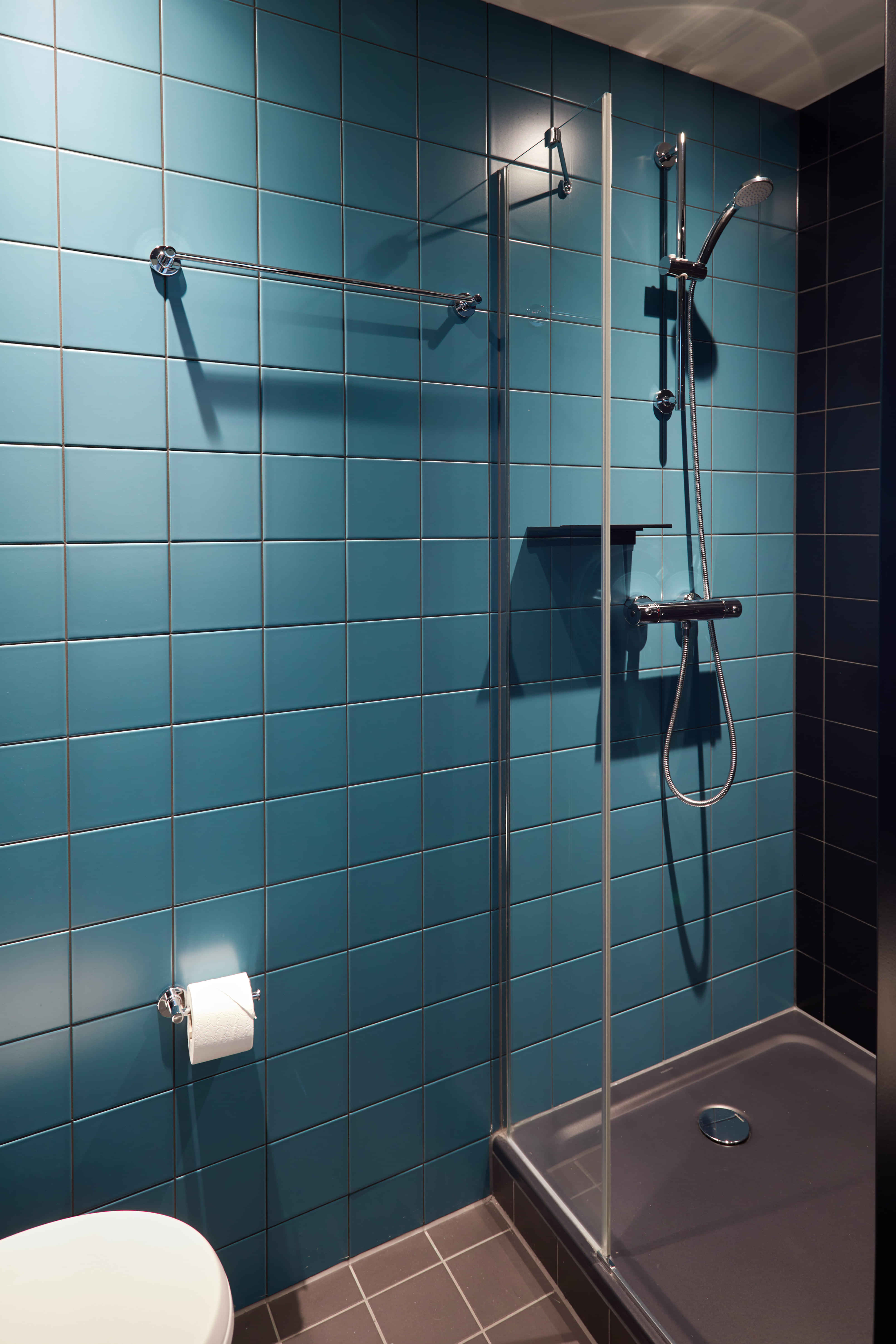 Exterior?w=400&h=260&fit=crop&q=40&auto=format&trim=auto