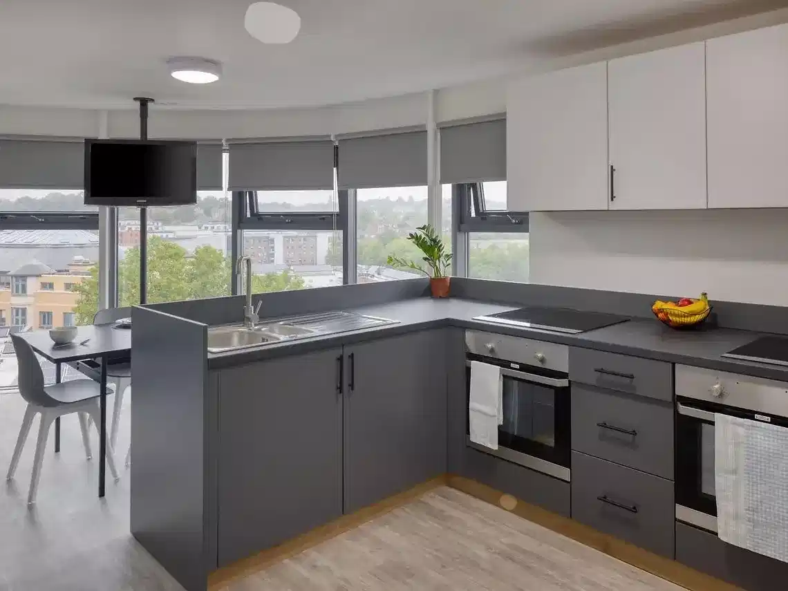 Exterior?w=400&h=260&fit=crop&q=40&auto=format&trim=auto