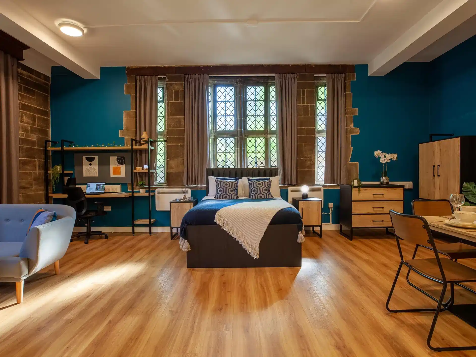 Exterior?w=400&h=260&fit=crop&q=40&auto=format&trim=auto