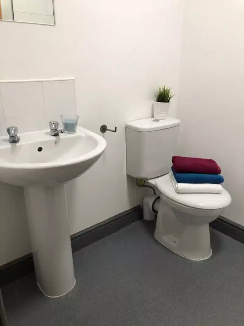 Common Area?w=400&h=260&fit=crop&q=40&auto=format&trim=auto