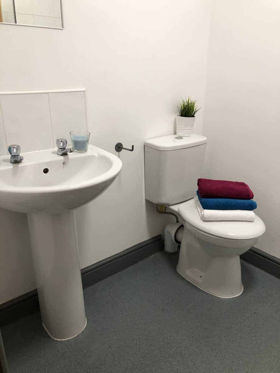 Common Area?w=400&h=260&fit=crop&q=40&auto=format&trim=auto