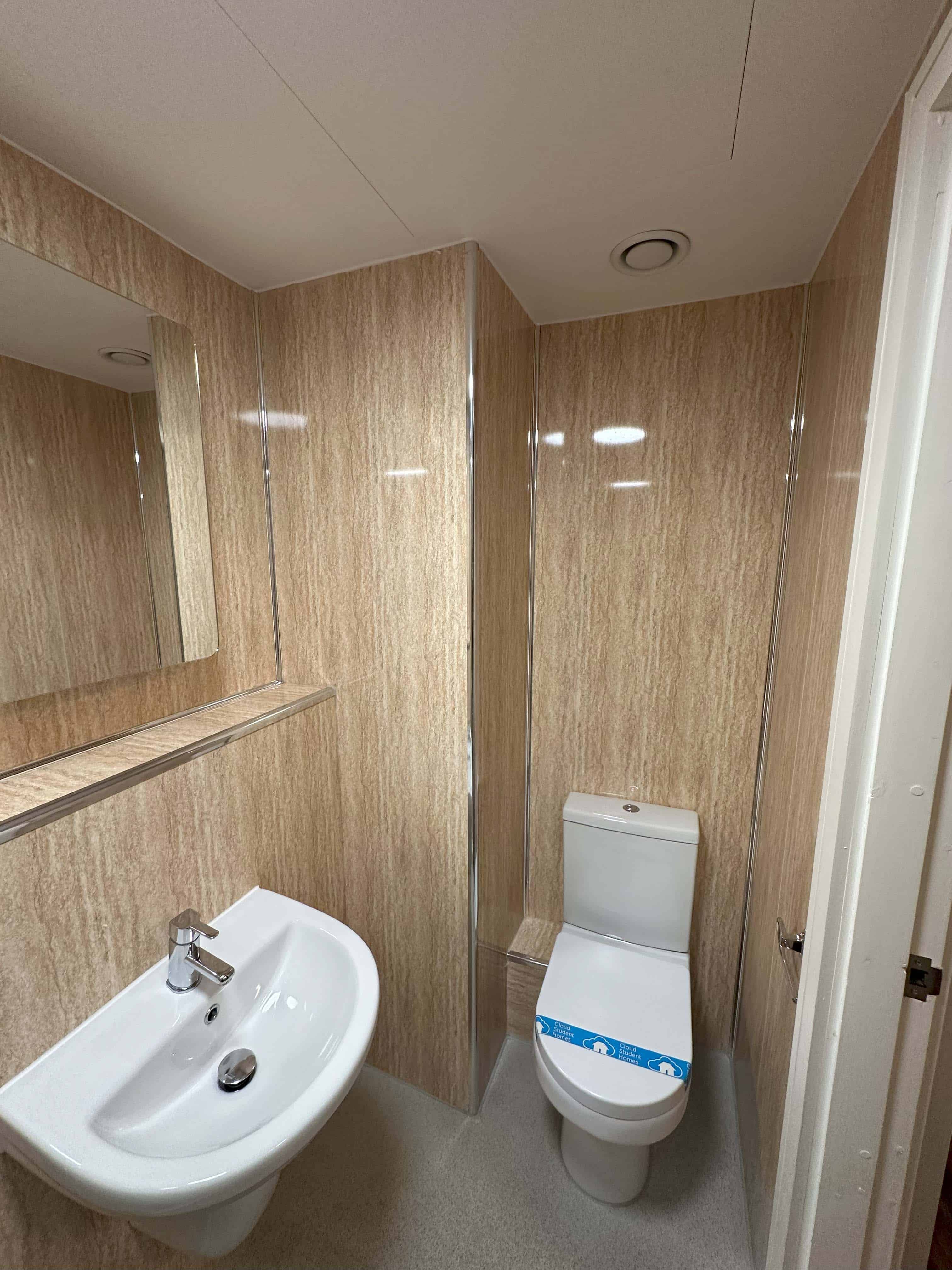 Exterior?w=400&h=260&fit=crop&q=40&auto=format&trim=auto