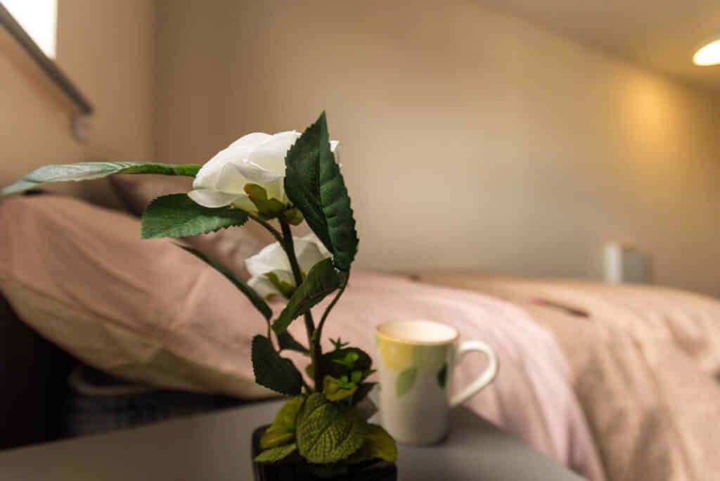 Exterior?w=400&h=260&fit=crop&q=40&auto=format&trim=auto