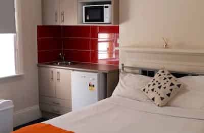 Common Area?w=400&h=260&fit=crop&q=40&auto=format&trim=auto