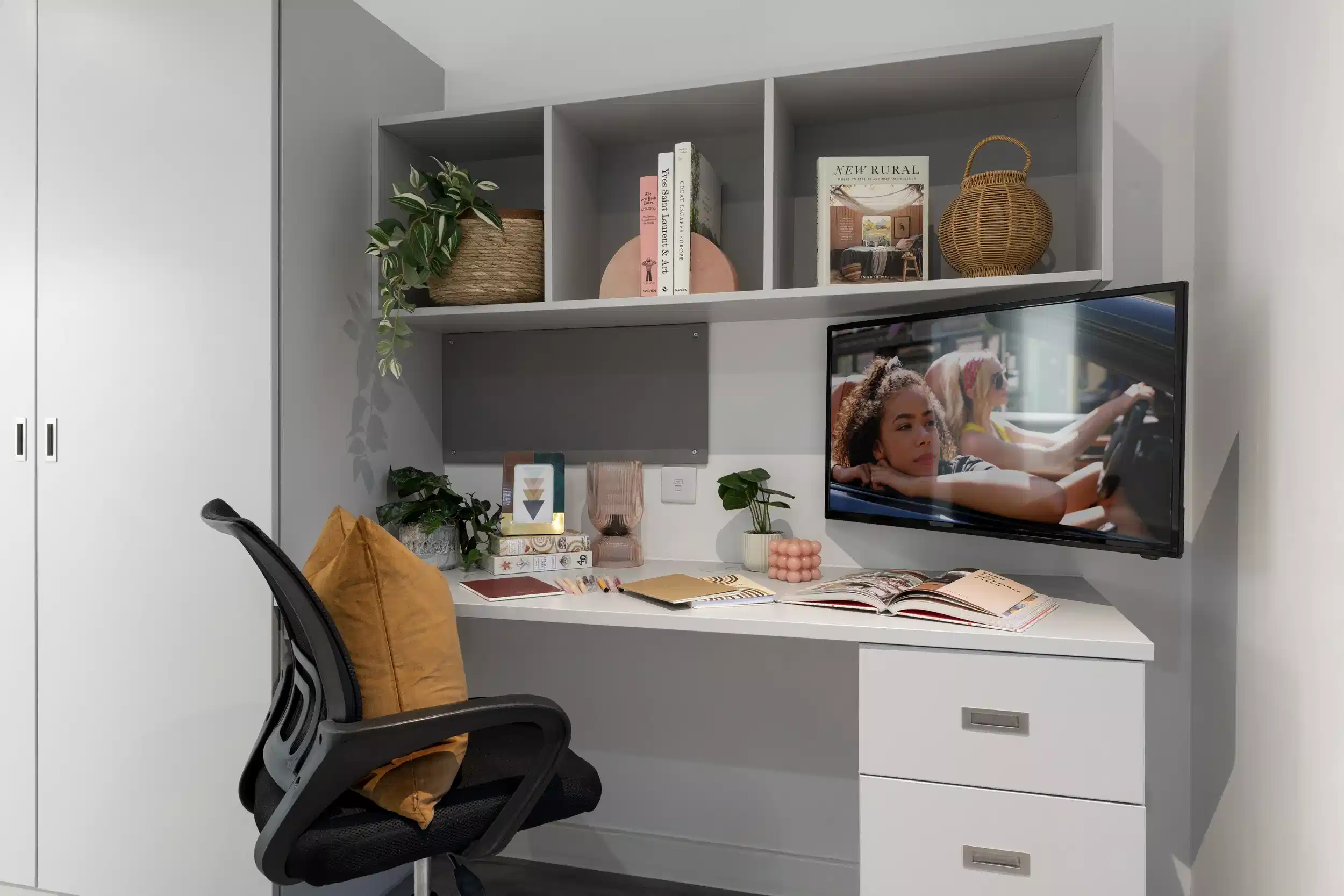 Common Area?w=400&h=260&fit=crop&q=40&auto=format&trim=auto