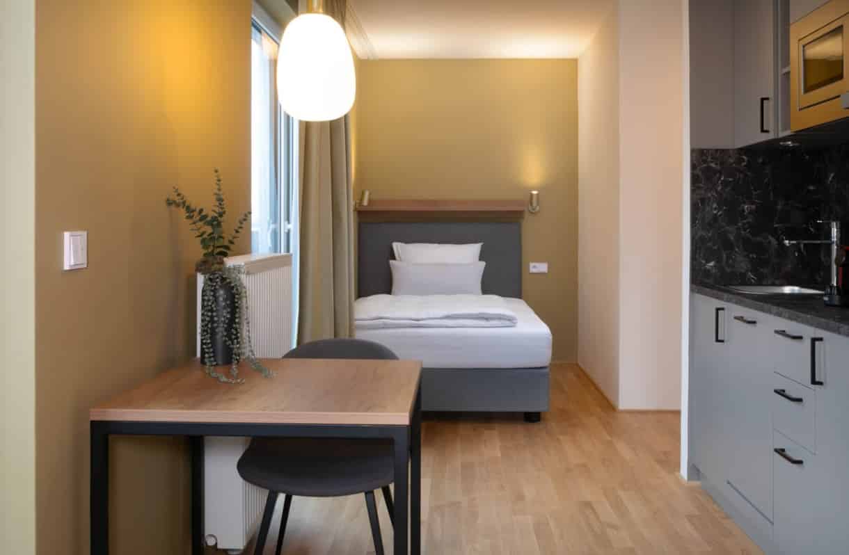 Common Area?w=400&h=260&fit=crop&q=40&auto=format&trim=auto