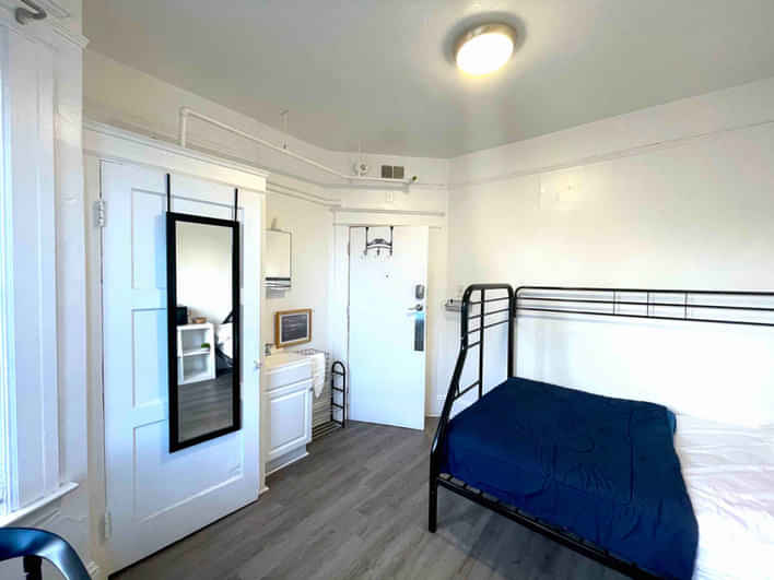 Kitchen?w=400&h=260&fit=crop&q=40&auto=format&trim=auto