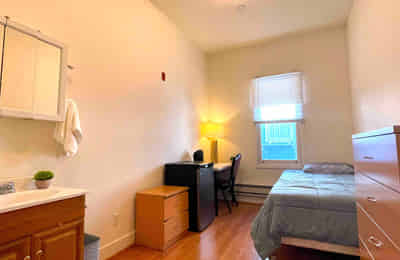 Bathroom?w=400&h=260&fit=crop&q=40&auto=format&trim=auto
