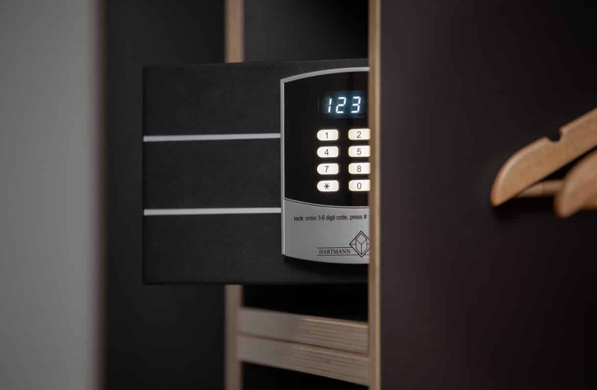 Common Area?w=400&h=260&fit=crop&q=40&auto=format&trim=auto