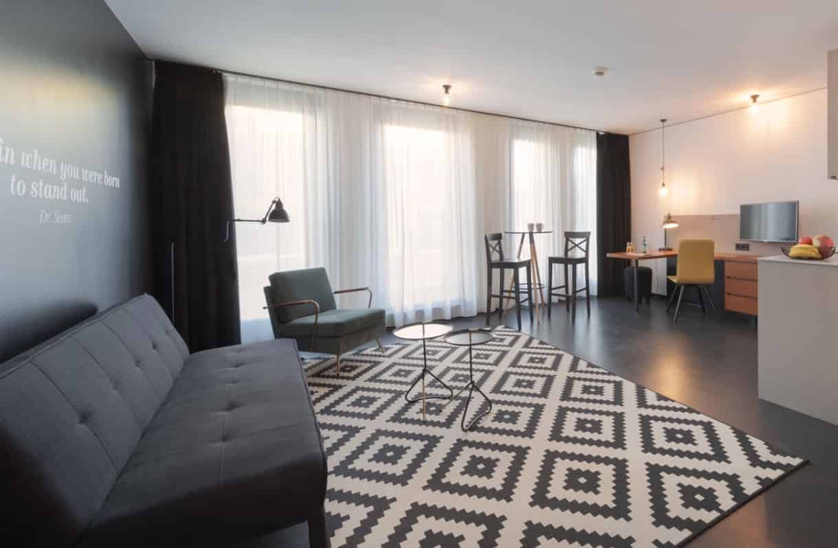 Common Area?w=400&h=260&fit=crop&q=40&auto=format&trim=auto