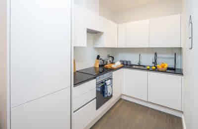 1 Bedroom Apartment - Bathroom?w=400&h=260&fit=crop&q=40&auto=format&trim=auto