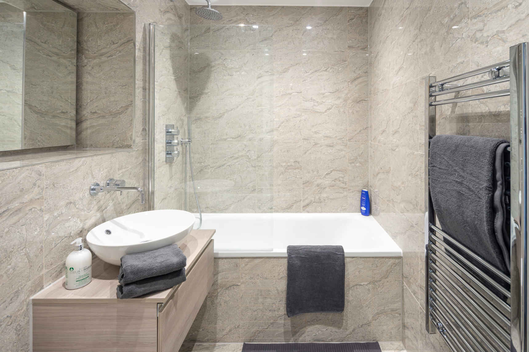 1 Bedroom 1 Bathroom Apartment - Kitchen?w=400&h=260&fit=crop&q=40&auto=format&trim=auto