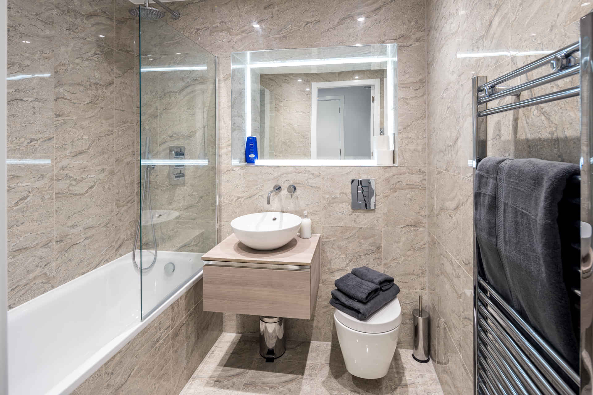 1 Bedroom 1 Bathroom Apartment - Bedroom?w=400&h=260&fit=crop&q=40&auto=format&trim=auto