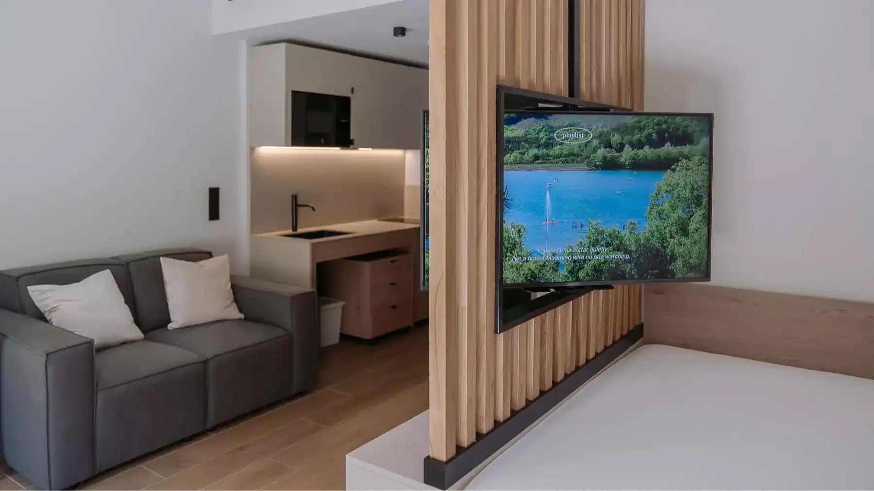 Exterior?w=400&h=260&fit=crop&q=40&auto=format&trim=auto