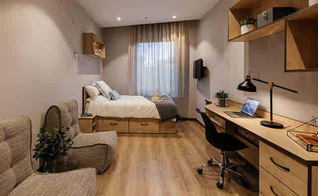 Common Area?w=400&h=260&fit=crop&q=40&auto=format&trim=auto