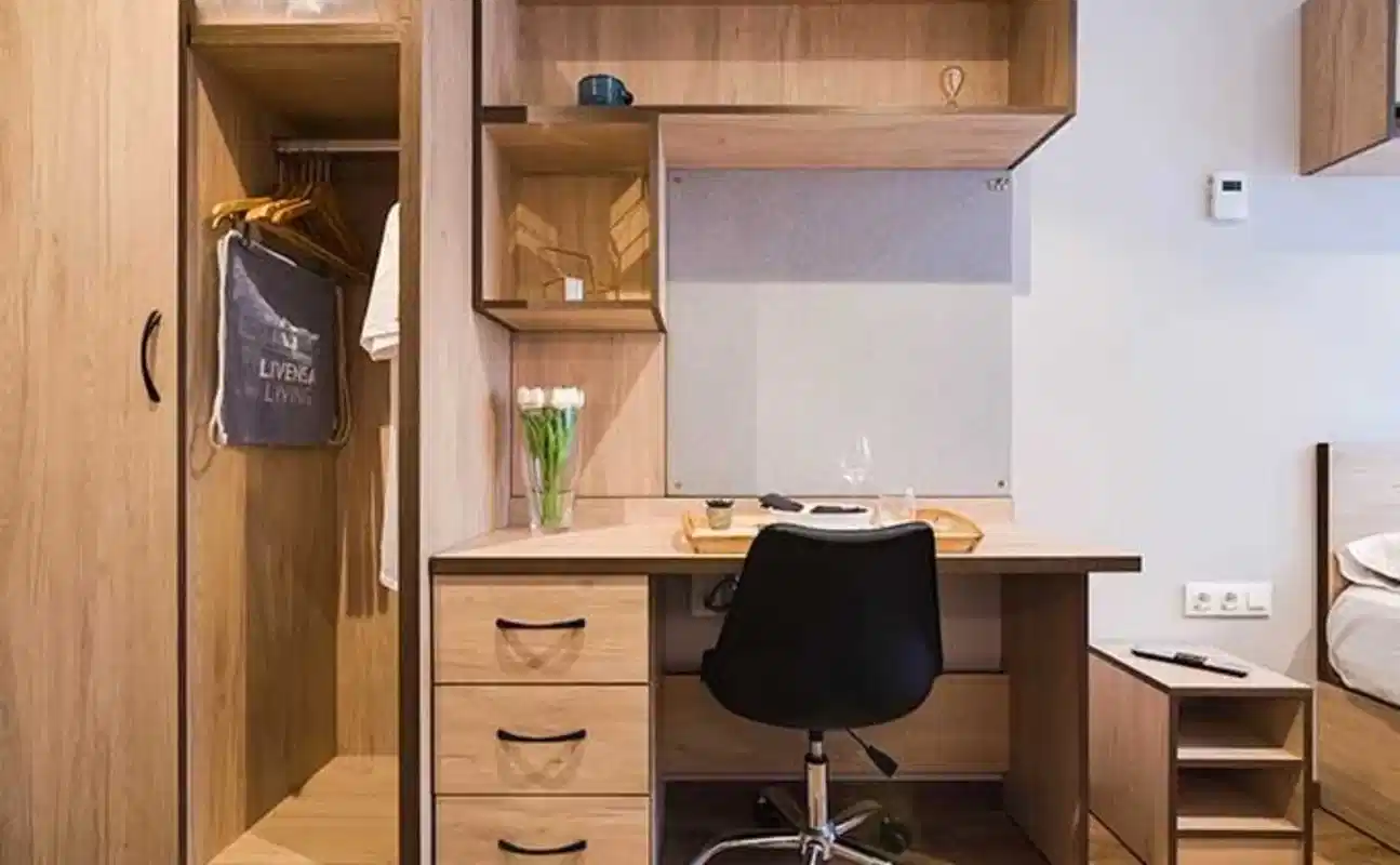 Common Area?w=400&h=260&fit=crop&q=40&auto=format&trim=auto