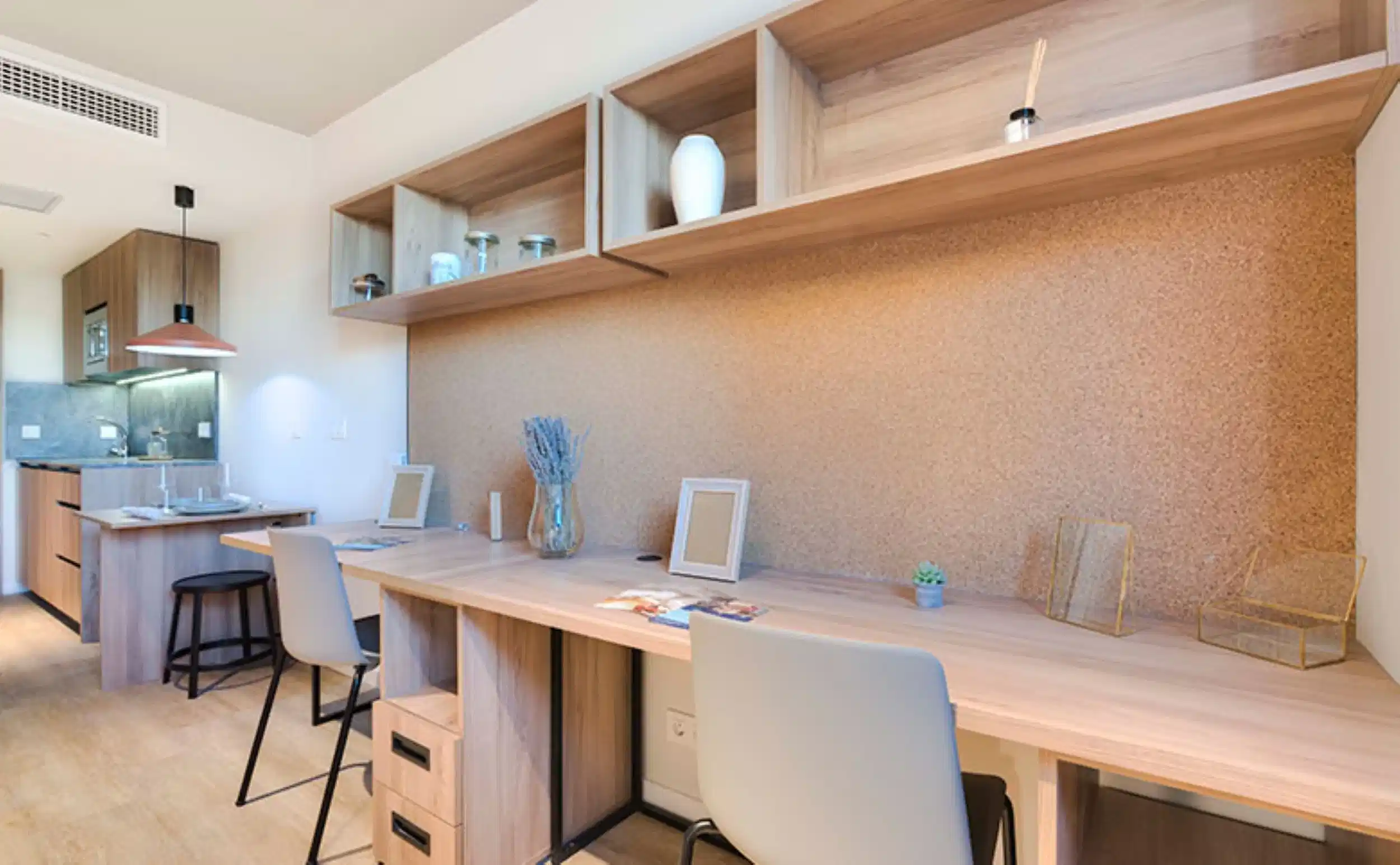 Exterior?w=400&h=260&fit=crop&q=40&auto=format&trim=auto