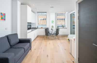 Studio Flat - Bathroom?w=400&h=260&fit=crop&q=40&auto=format&trim=auto