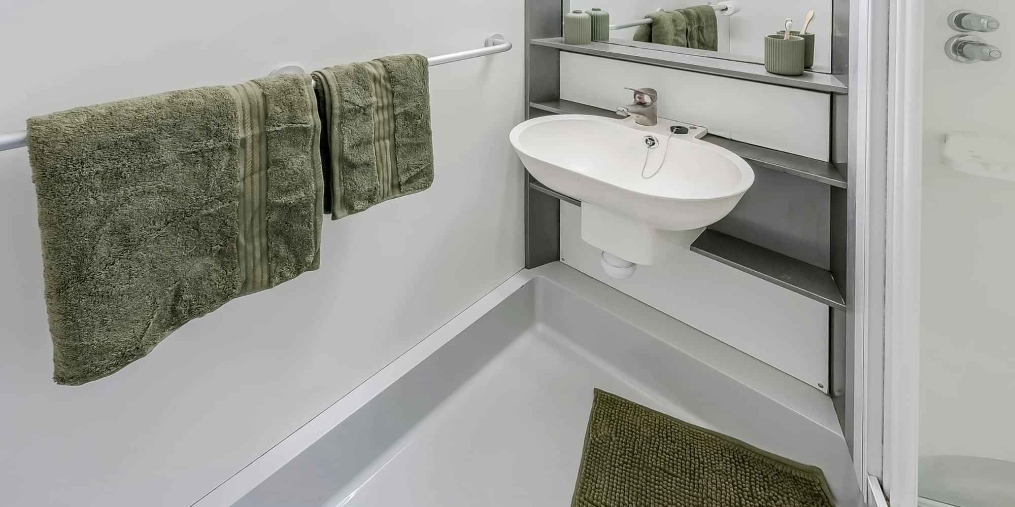 Exterior?w=400&h=260&fit=crop&q=40&auto=format&trim=auto