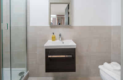 Lawrence Road 9, London - London, England, United Kingdom - Studio Flat - Bathroom