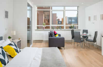 Studio Flat - Bathroom?w=400&h=260&fit=crop&q=40&auto=format&trim=auto
