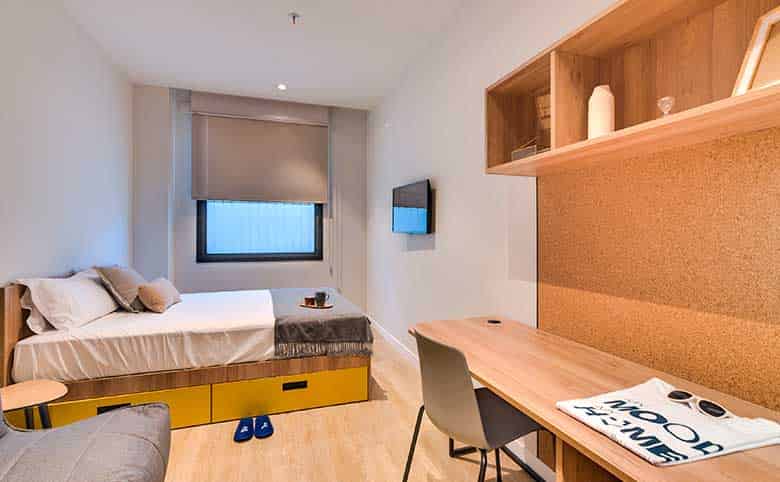 Common Area?w=400&h=260&fit=crop&q=40&auto=format&trim=auto