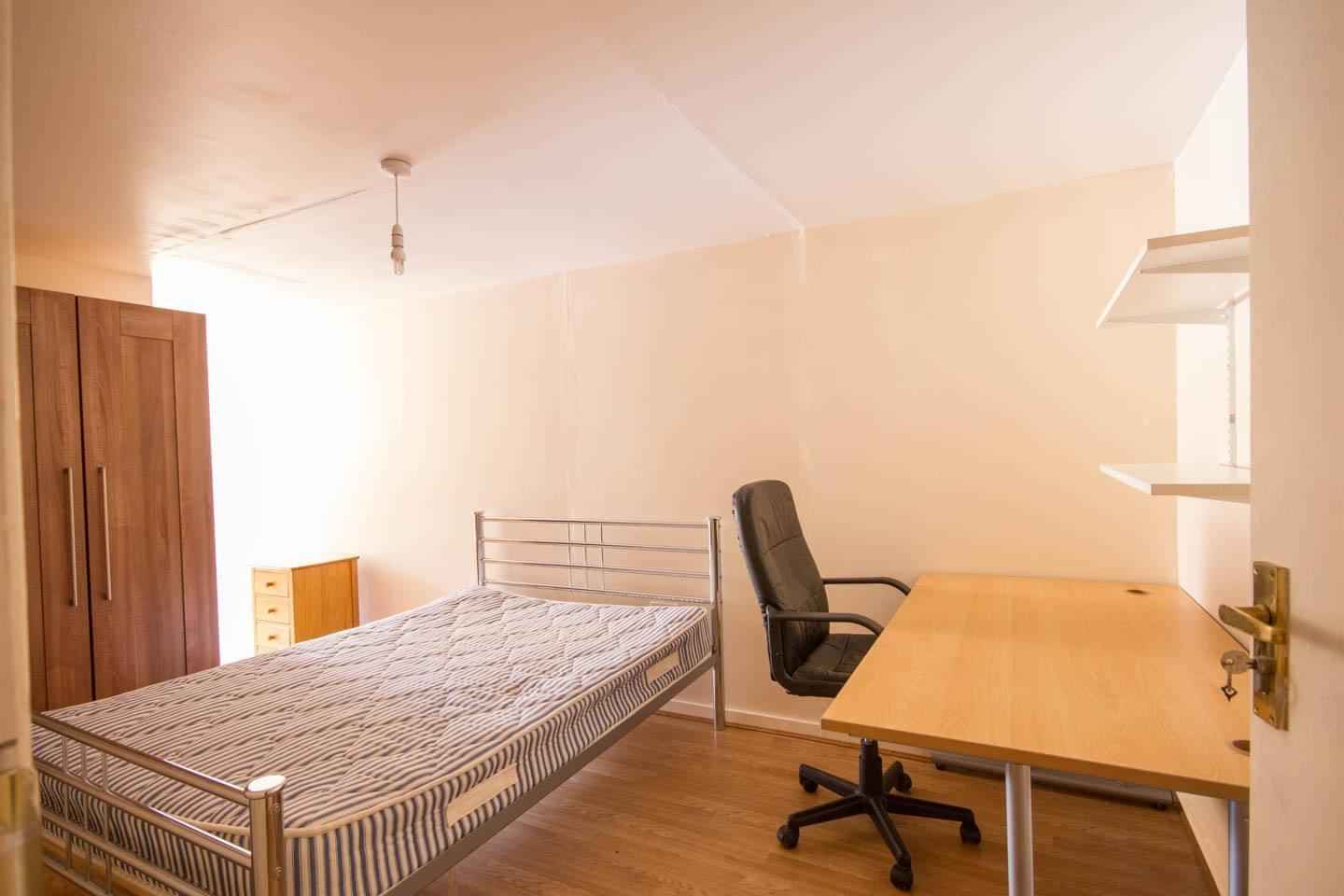 6 Bedrooms 6 Bathroom Apartment (1) - Kitchen?w=400&h=260&fit=crop&q=40&auto=format&trim=auto