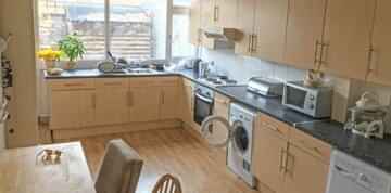 ?w=400&h=260&fit=crop&q=40&auto=format&trim=auto