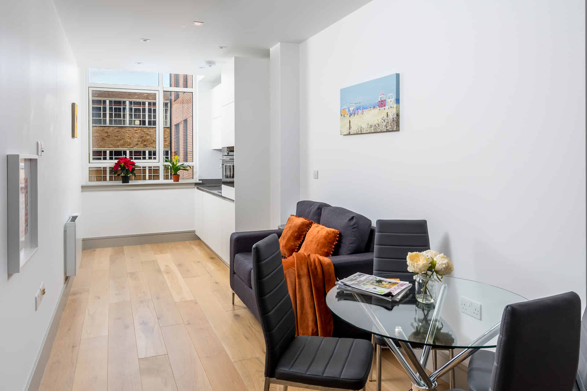 Studio Flat - Bathroom?w=400&h=260&fit=crop&q=40&auto=format&trim=auto